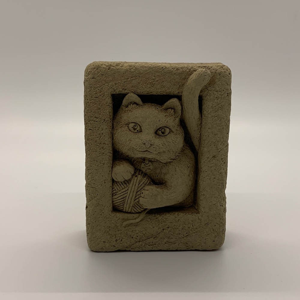 2002 Carruth Studio 3D Cat with Yarn Ball Wall Hanging Kitty Mini